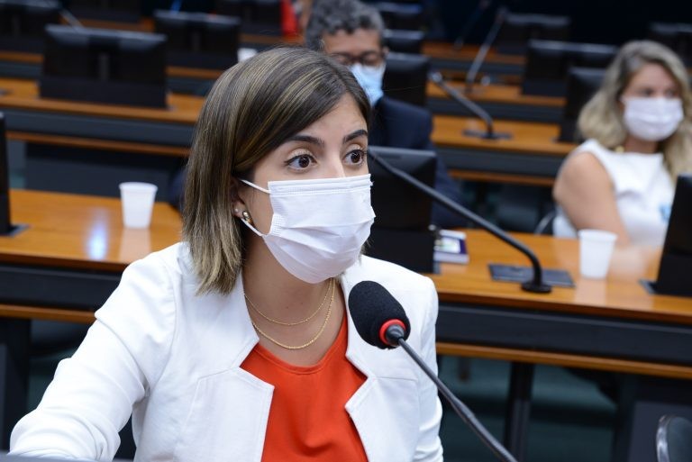 Tabata Amaral: 