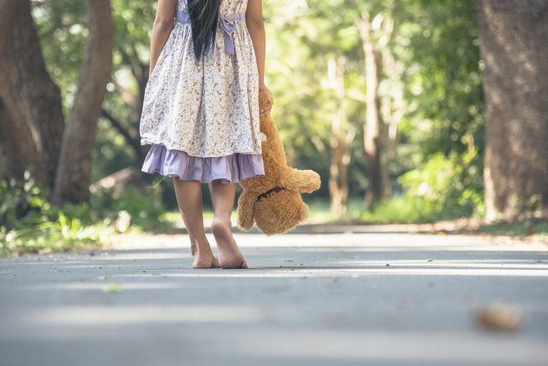 Cerca de 100 crianças e adolescentes são vítimas de violência sexual todo dia no Brasil - (Foto: Depositphotos)
