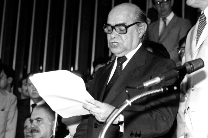 Tancredo Neves discursa no Colégio Eleitoral, em 15 de janeiro de 1985, que o elegeu Presidente da República - Célio Azevedo / Agência Senado