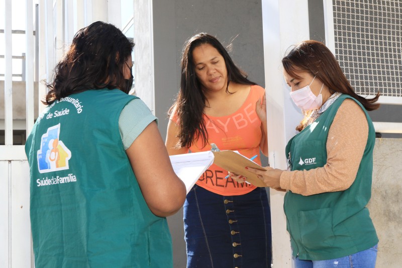 Agentes comunitárias de saúde fazem cadastros e identificam situações de risco de saúde e direcionam os usuários do Sistema Único de Saúde (SUS) para o atendimento. Foto Sandro Araújo-Agência Saúde-DF