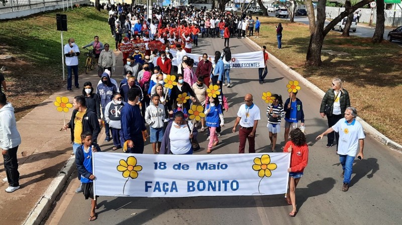 Em Planaltina, uma mobilização articulada pela rede socioassistencial da região reuniu mais de 800 pessoas para a Caminhada de Conscientização, com o lema \
