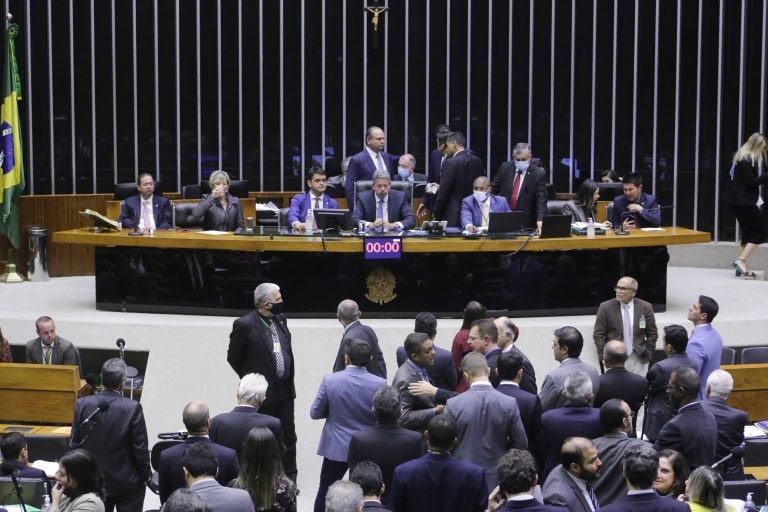 Deputados reunidos durante sessão no Plenário da Câmara - (Foto: Paulo Sérgio/Câmara dos Deputados)