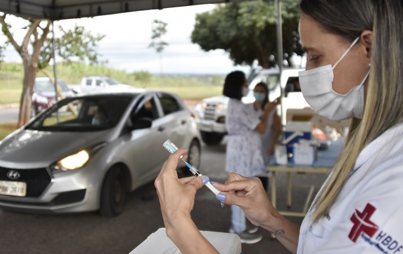 Vacinação no posto drive thru da 612 Sul | Foto Tony Winston/Agência Saúde DF