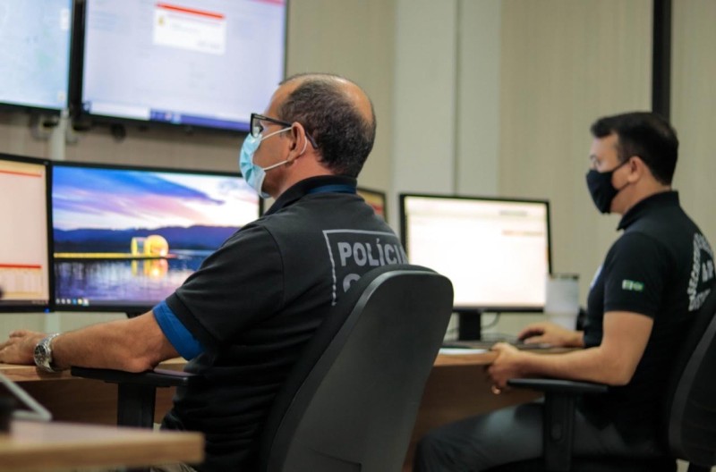 A Diretoria de Monitoramento de Pessoas Protegidas, assim como o Copom, da PMDF, funcionam no mesmo espaço físico – no Centro Integrado de Operações de Brasília (Ciob) | Foto: Divulgação/SSP