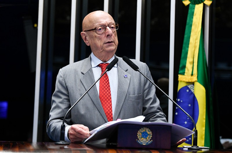 Para Esperidião Amin, um país não é feito apenas pelos heróis que vão para o Panteão, mas também quando o caráter e a correção se disseminam na sociedade - Jefferson Rudy/Agência Senado