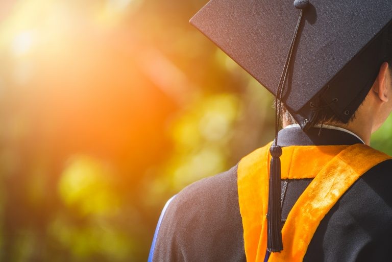 Quem cursou o ensino médio todo em escola pública terá preferência para receber a bolsa - (Foto: Depositphotos)