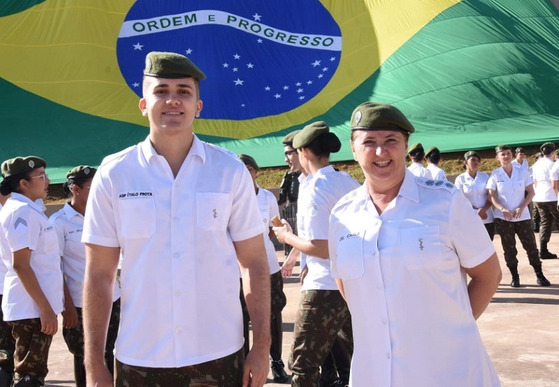 Os médicos Ítalo Frota e Carla Maria Clausi se dividem entre a vida militar e o cotidiano em unidades de saúde do DF | Foto Tony Winston/Agência Saúde DF