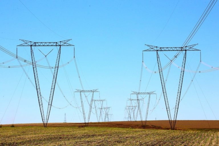 Torres de transmissão de energia elétrica - (Foto: Jaelson Lucas/Agência de Notícias do Paraná)