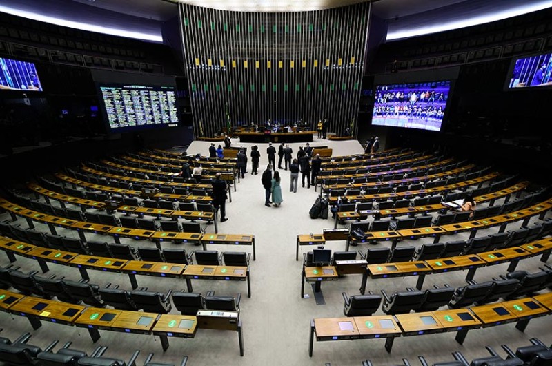 A MP que altera a cobrança de PIS e Cofins sobre álcool combustível vendido por cooperativas diretamente ao setor varejista passou na Câmara nesta quarta e agora será avaliada no Senado - Edilson Rodrigues/Agência Senado