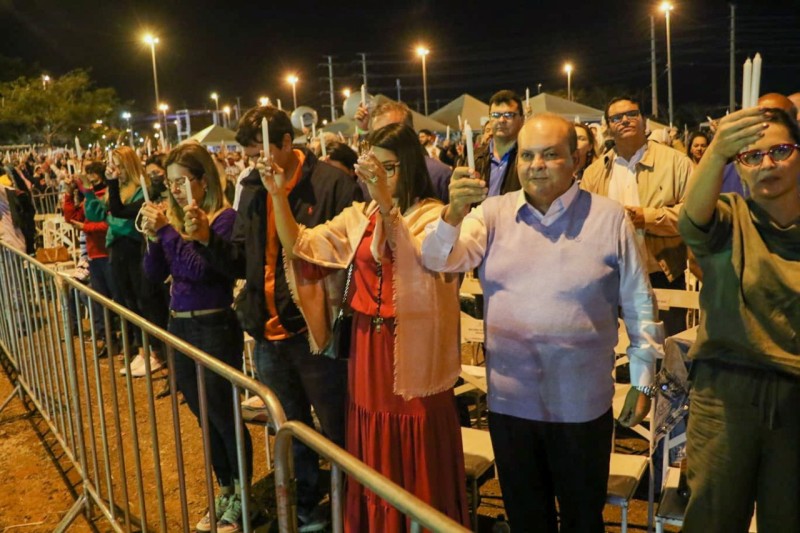 Governador Ibaneis Rocha assistiu a missa e a benção das velas | Fotos: Renato Alves/Agência Brasília