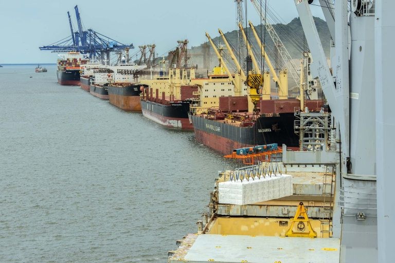 Medida prorroga por um ano a desoneração de tributos para exportadores - (Foto: Cláudio Neves/Portos do Paraná)