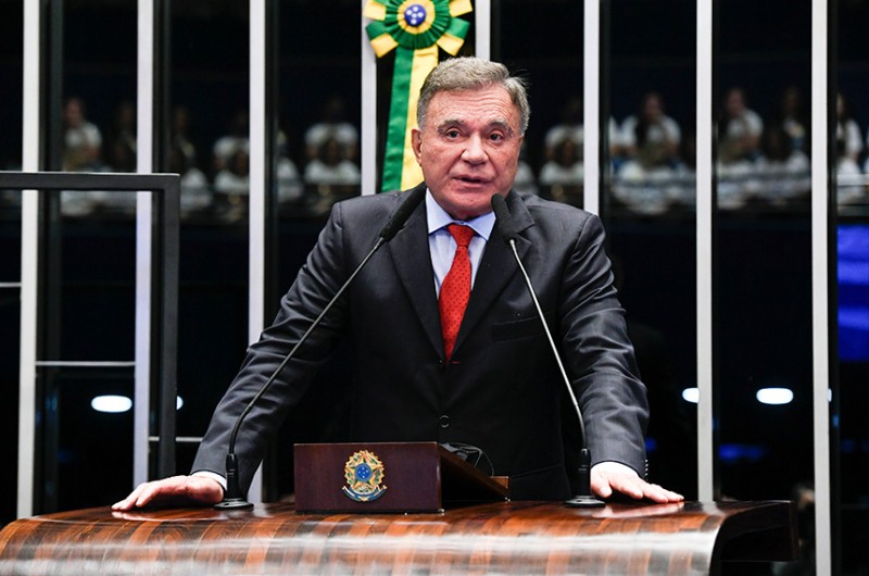 Para o senador Alvaro Dias, o modelo atual ajuda a reforçar na sociedade o sentimento de descrença no Judiciário. - Jefferson Rudy/Agência Senado