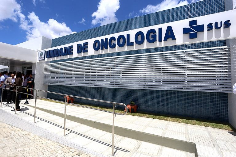 Para autores, o câncer precisa ser tratado no sistema público como prioridade absoluta - (Foto: Hélia Scheppa/Governo de Pernambuco)
