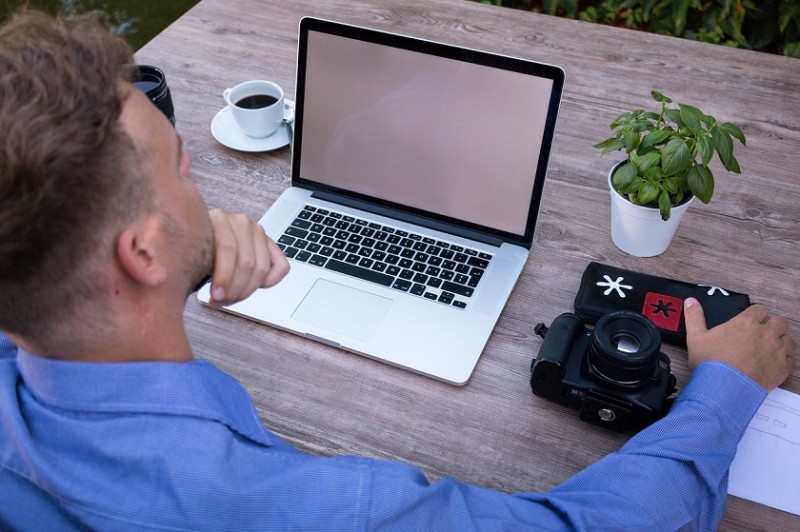 Já a chance para profissional de comunicação é para trabalhar como social media e a remuneração é de R$ 2,5 mil. | Foto Lukas Bieri _ Pixabay