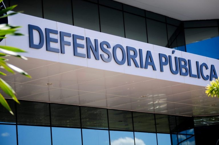 O texto também define o vencimento básico das carreiras e cargos da Defensoria - (Foto: Pedro França/Agência Senado)