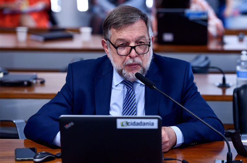 A Saúde Única considera a interação entre pessoas, animais e meio ambiente, explica Flávio Arns, autor da proposta - Edilson Rodrigues/Agência Senado