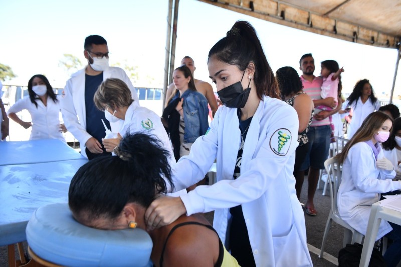 O público poderá aproveitar serviços gratuitos, como aferição de pressão, teste de glicemia, acupuntura, massoterapia e orientação nutricional  | Foto: Divulgação/Sejus