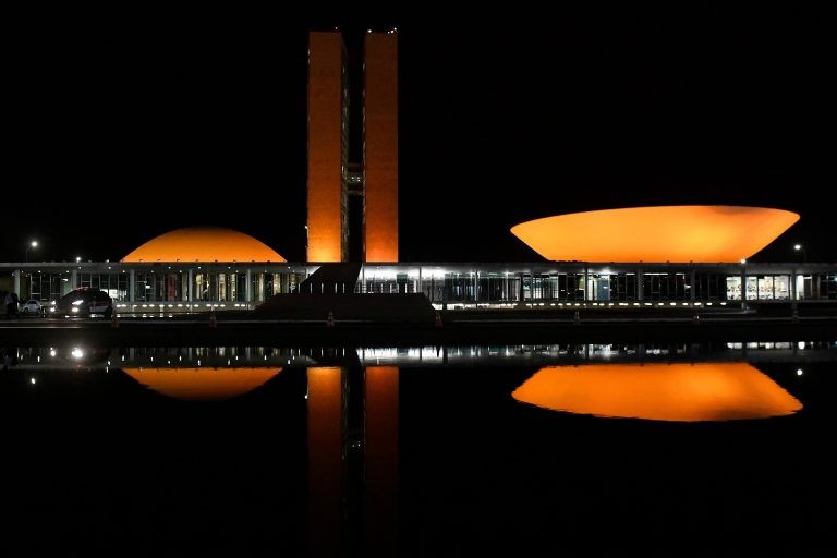 Congresso costuma ganhar iluminação especial em adesão a campanhas de conscientização - (Foto: Senado Federal)