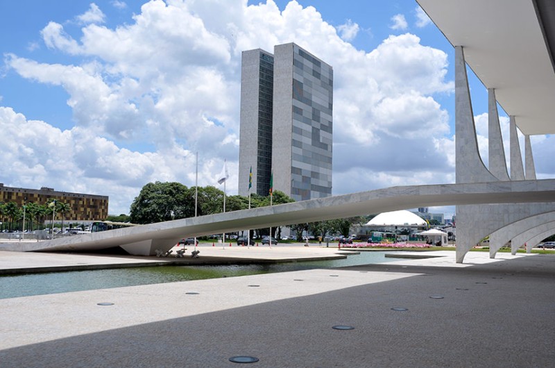 A MP propõe para 2022 o reajuste máximo de 10,06% sobre valores cobrados no exercício de 2021 - Cléber Medeiros/Senado Federal