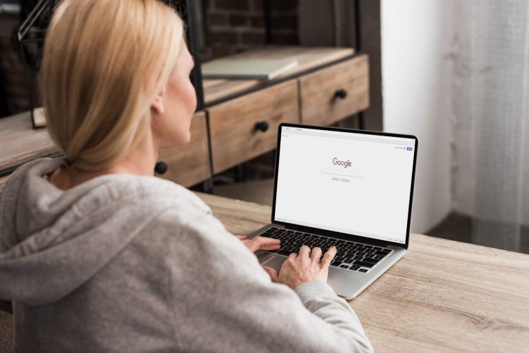 Proposta em análise estabelece regras tributárias para anúncios virtuais - (Foto: Depositphotos)