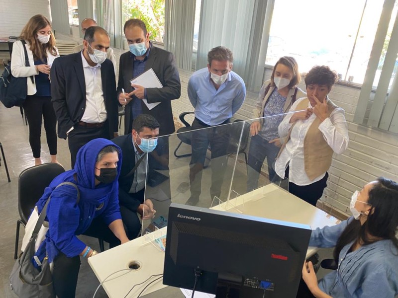 A representação iraniana ao comparecer no Centro de Referência de Assistência Social (Cras) e no Centro Pop, ambos de Taguatinga, puderam presenciar os atendimentos, o acolhimento, a inserção de dados no Cadastro Único | Foto: Divulgação/Sedes