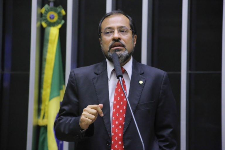 Capiberibe manteve substitutivo da Comissão de Meio Ambiente - (Foto: Paulo Sérgio/Câmara dos Deputados)