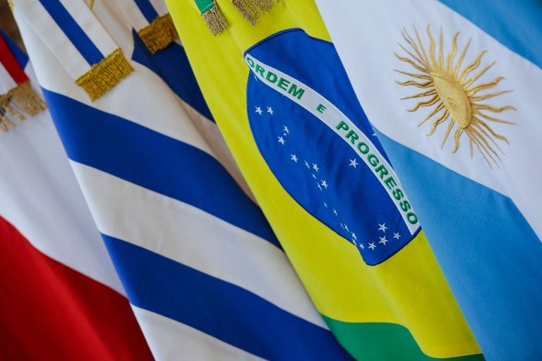 Bandeiras dos países integrantes do Mercosul - (Foto: Isac Nóbrega/Presidência da República)