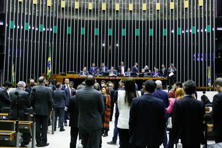 Deputados analisam propostas em Plenário - (Foto: Elaine Menke/Câmara dos Deputados)