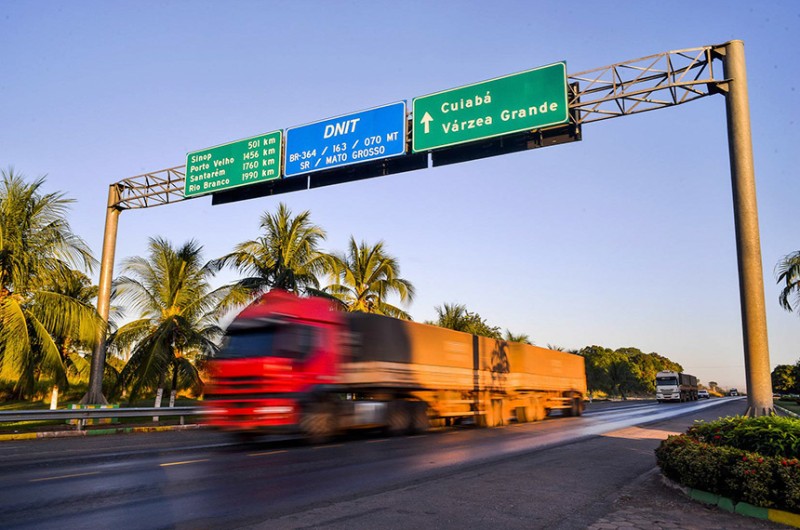 Objetivo é incentivar montadoras a oferecerem cabines mais amplas, dando mais conforto aos motoristas - Lucas Ninno/GCOM-MT