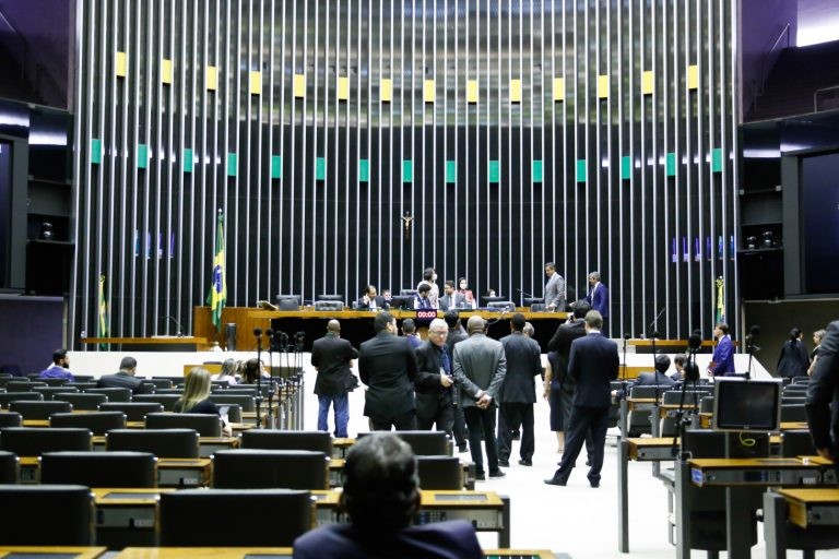 Deputados em sessão do Plenário - (Foto: Elaine Menke/Câmara do Deputados)