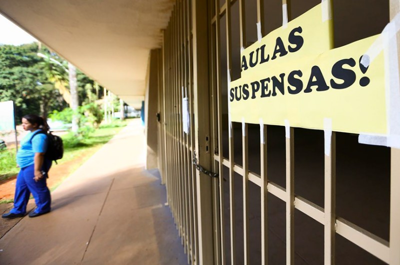 Escola fechada no DF por causa da covid-19, em 2020: pandemia prejudicou aprendizado - Marcelo Camargo/Agência Brasil