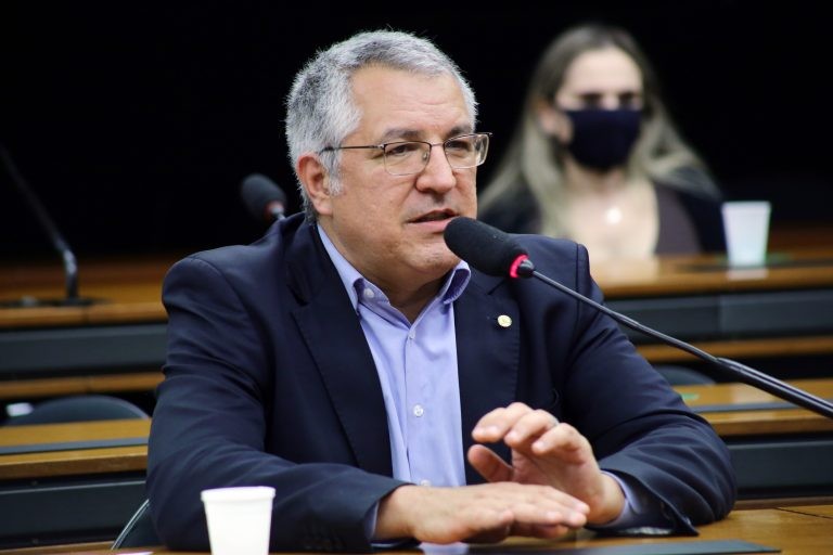 Alexandre Padilha recomendou a aprovação da proposta com mudanças aprovadas em outra comissão - (Foto: Michel Jesus/Câmara dos Deputados)