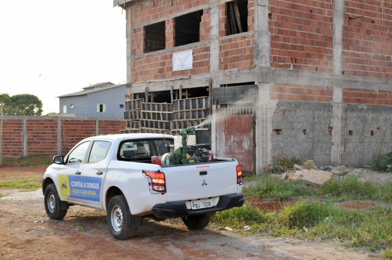 Moradora de Santa Maria, a vigilante Juvercina Rodrigues ensina: “Quando vejo vasilhas na rua que possam acumular água, jogo fora, porque conheço os focos. A gente precisa zelar um pelo outro”
