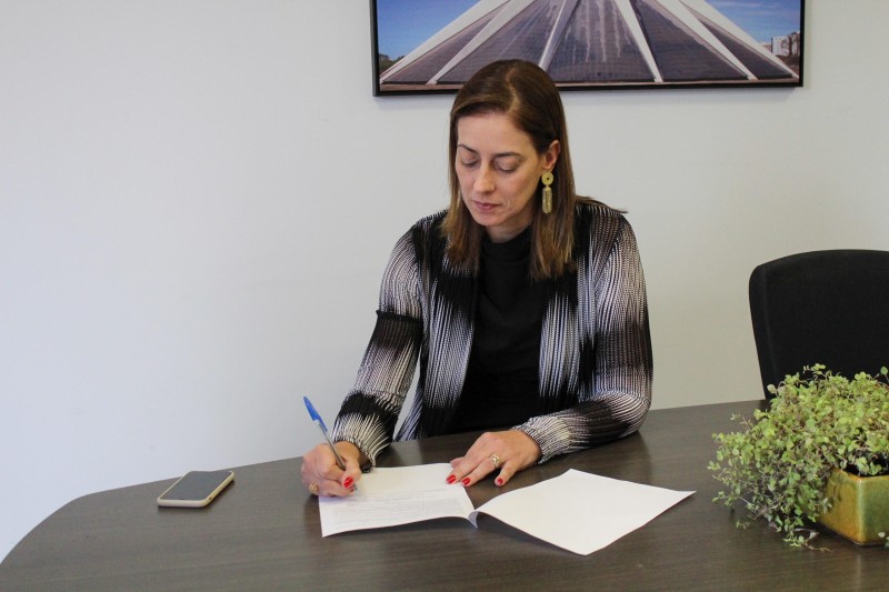 A secretária adjunta de Desenvolvimento Social, Renata Marinho, diz: “A aprovação dessa etapa é condição fundamental para a obtenção de concessão gratuita de direito real de uso do espaço por elas ocupados há tanto tempo” | Foto: Renato Raphael/Sedes