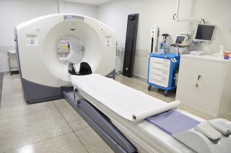 Em outubro de 2021, o governador Ibaneis Rocha inaugurou a área de medicina nuclear no HB para acomodar o PET-CT. | Foto: Paulo H. Carvalho/Agência Brasília