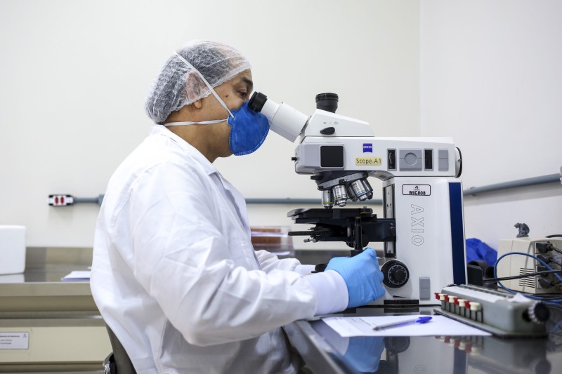 Com o documento emitido pela Coordenação Geral de Acreditação do Inmetro, laboratório da companhia tem excelência reconhecida e passa a integrar rede nacional | Foto: Cristiano Carvalho/Caesb|