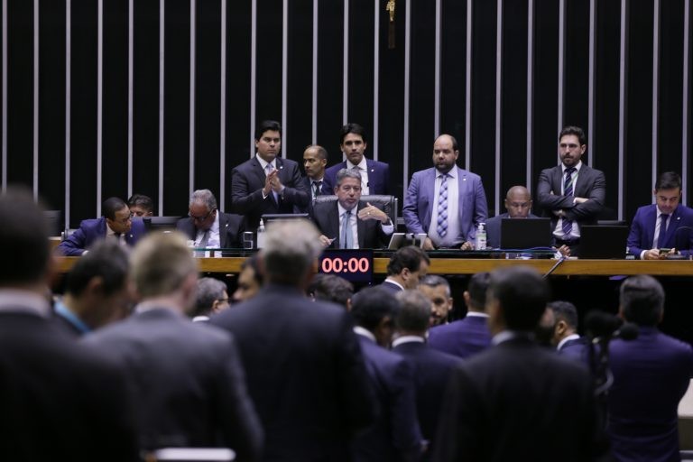 Sessão do Plenário comandada pelo presidente da Câmara, Arthur Lira (C) - (Foto: J. Batista/Câmara dos Deputados)