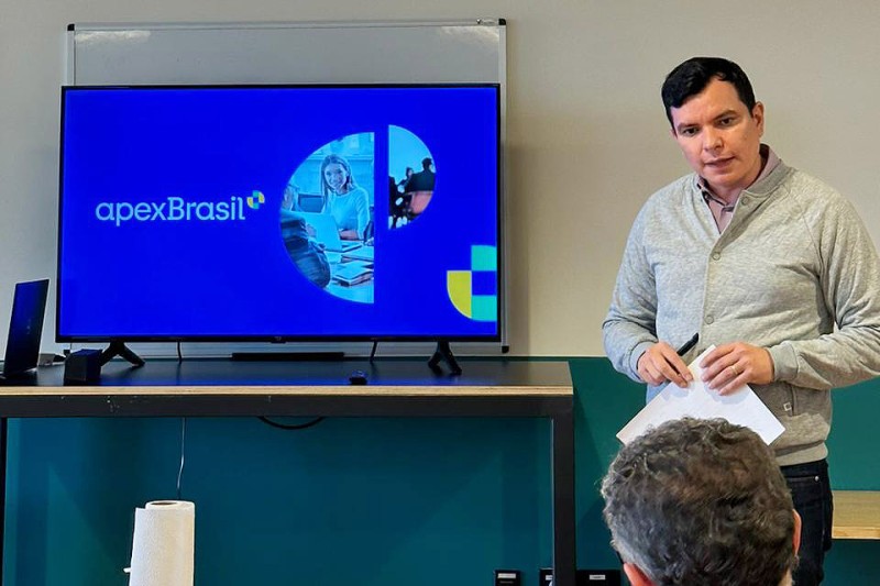Uma das visitas foi ao escritório da Agência Brasileira de Promoção de Exportações e Investimentos (ApexBrasil), onde a comitiva vislumbrou a possibilidade de promover pequenos negócios | Foto: Divulgação
