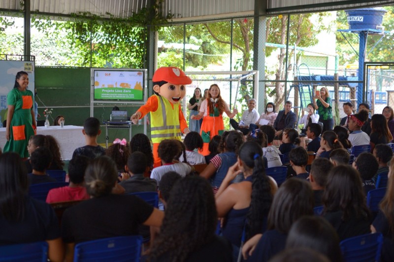 Espetáculo teatral fez parte das atividades desenvolvidas na escola: foco é a conscientização ambiental | Foto: Divulgação/SLU