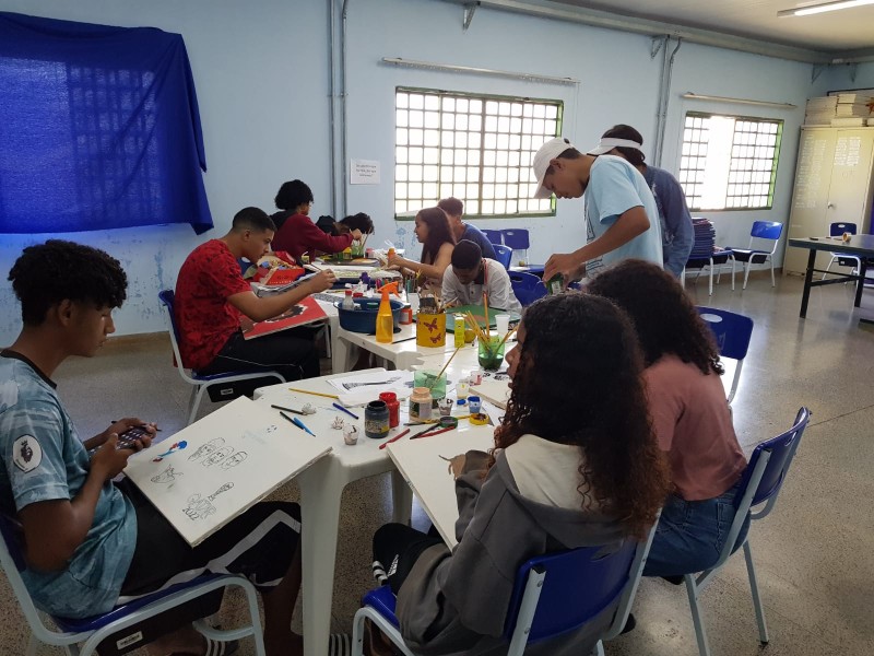 O Cecon Estrutural trabalha com 61 adolescentes entre 15 e 17 anos, até dia 29, temas como preconceito, cultura escravista e racismo estrutural | Fotos: Divulgação/Sedes