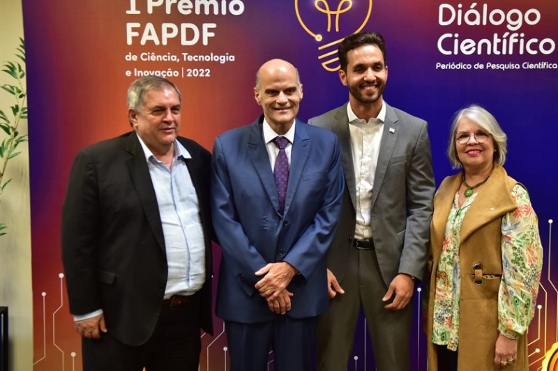 Ministro de Ciência e Tecnologia, Paulo César Rezende; vice-governador Paco Britto; presidente da FAPDF, Marco Antonio Costa, e a secretária de Educação, Hélvia Paranaguá