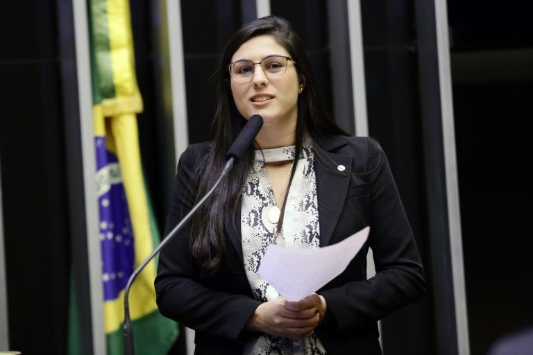 Chris Tonietto: projeto garante paridade de tratamento entre as partes no processo - (Foto: Michel Jesus/Câmara dos Deputados)