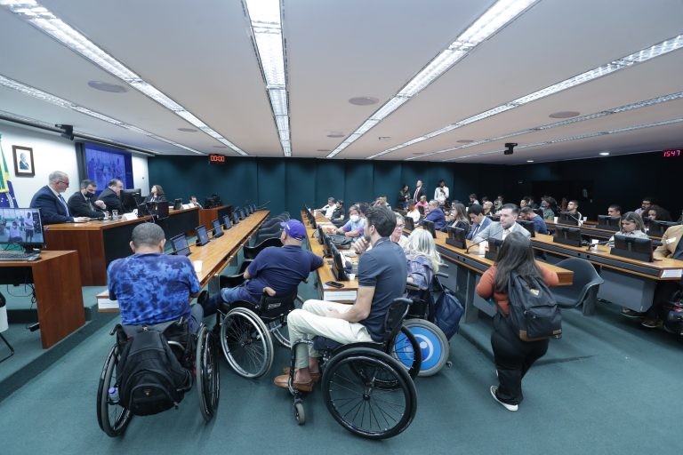 Atletas e dirigentes paralímpicos acompanharam a audiência pública - (Foto: Bruno Spada/Câmara dos Deputados)