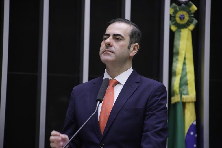 Relator Carlos Chiodini recomendou a aprovação do projeto, com mudanças - (Foto: Paulo Sérgio/Câmara dos Deputados)