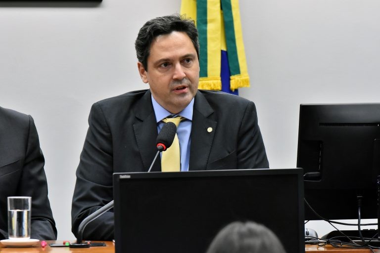 Orleans e Bragança: proposta busca equiparação no exercício profissional - (Foto: Reila Maria/Câmara dos Deputados)
