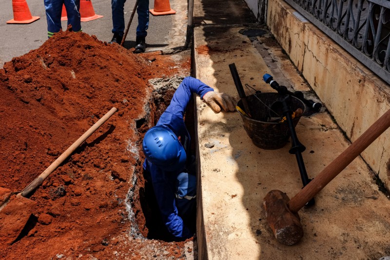 Equipes da Caesb precisarão ter acesso à residência dos consumidores para realizar o trabalho | Foto: Cristiano Carvalho/Caesb