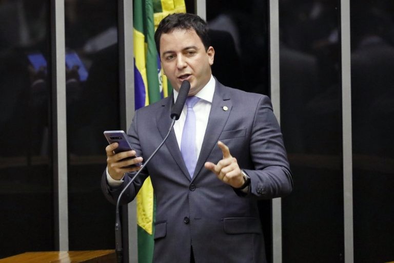 Célio Studart: proposta permite fiscalização mais adequada dos serviços pelos usuários - (Foto: Luis Macedo/Câmara dos Deputados)