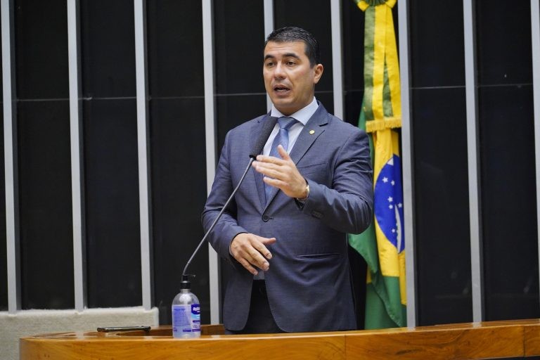 Miranda: valor máximo sugerido é o mesmo adotado para reembolso de despesas médicas - (Foto: Pablo Valadares/Câmara dos Deputados)