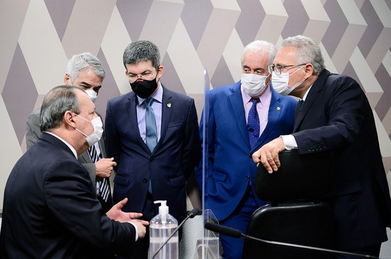 Omar Aziz, Humberto Costa, Randolfe Rodrigues, Otto Alencar e Renan Calheiros na reunião desta quinta - Pedro França/Agência Senado