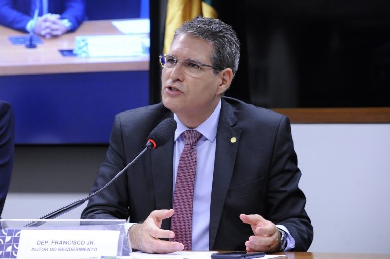 Francisco Jr.: implementação dos cursos de primeiros socorros não acarreta despesa - (Foto: Cleia Viana/Câmara dos Deputados)